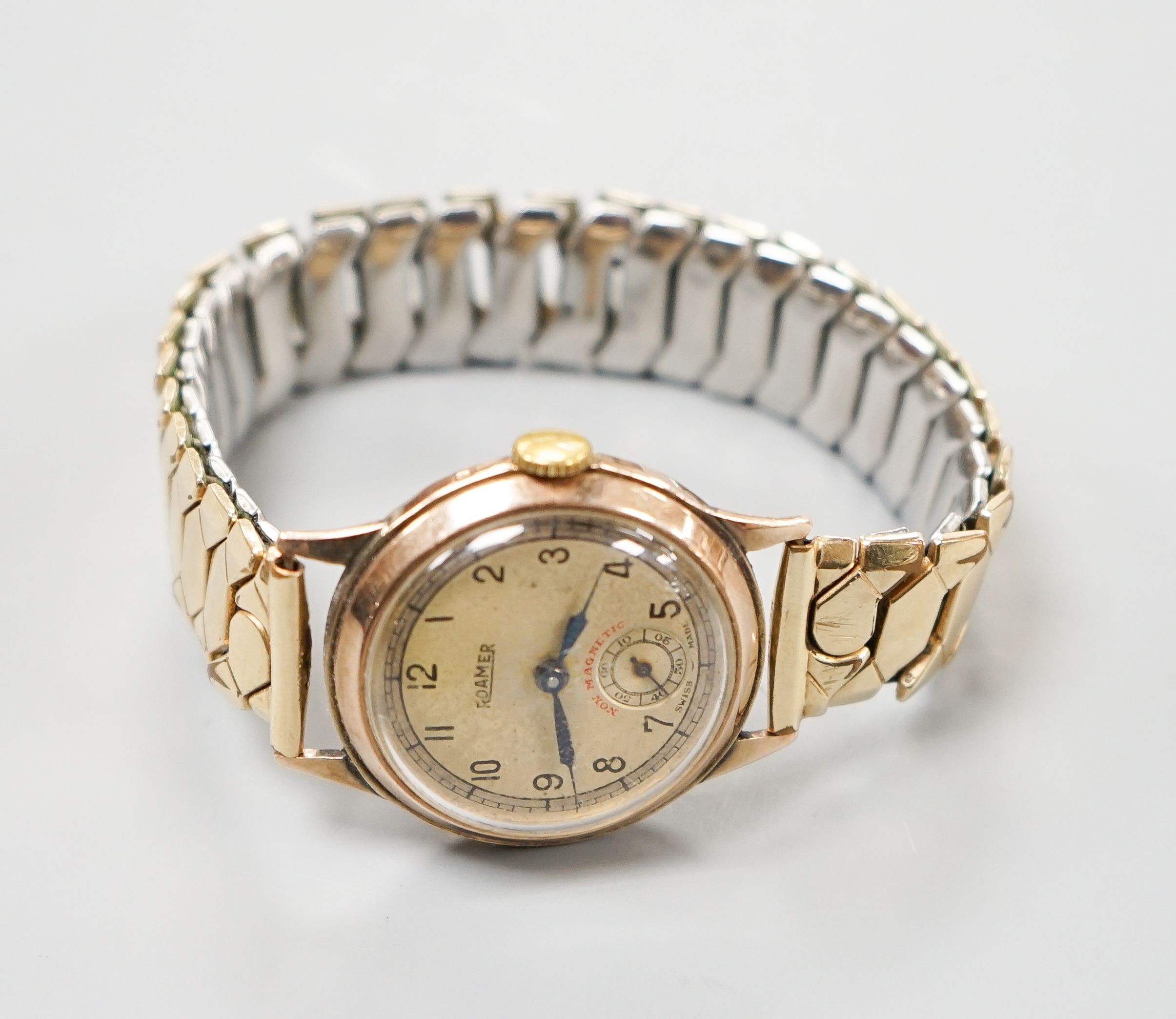 A gentleman's 9ct gold Roamer mid size manual wind wrist watch, on an associated flexible bracelet